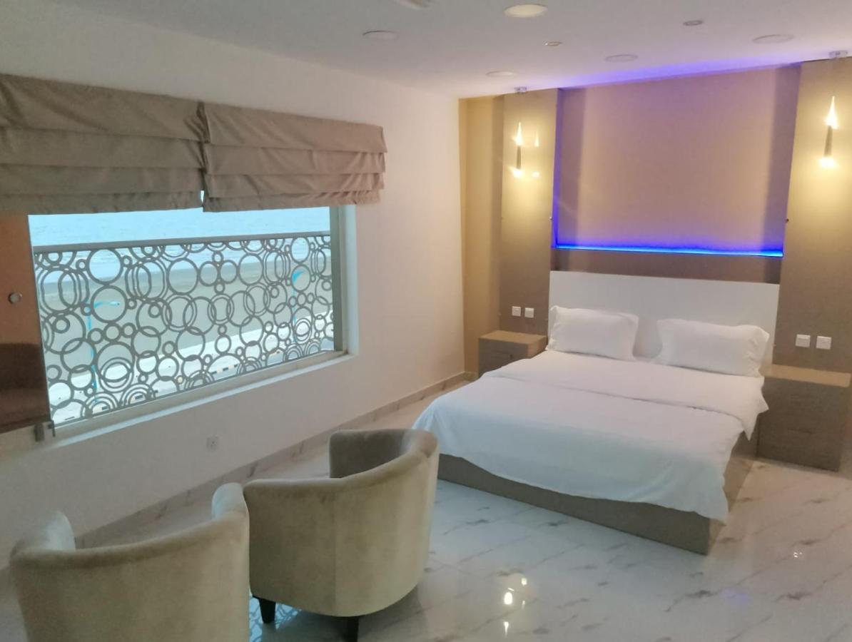 Maryana Hotel Sohar Bagian luar foto