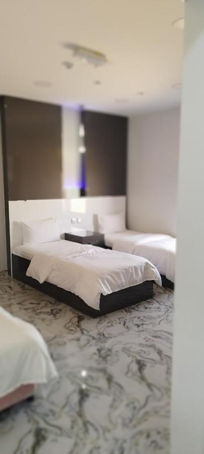 Maryana Hotel Sohar Bagian luar foto