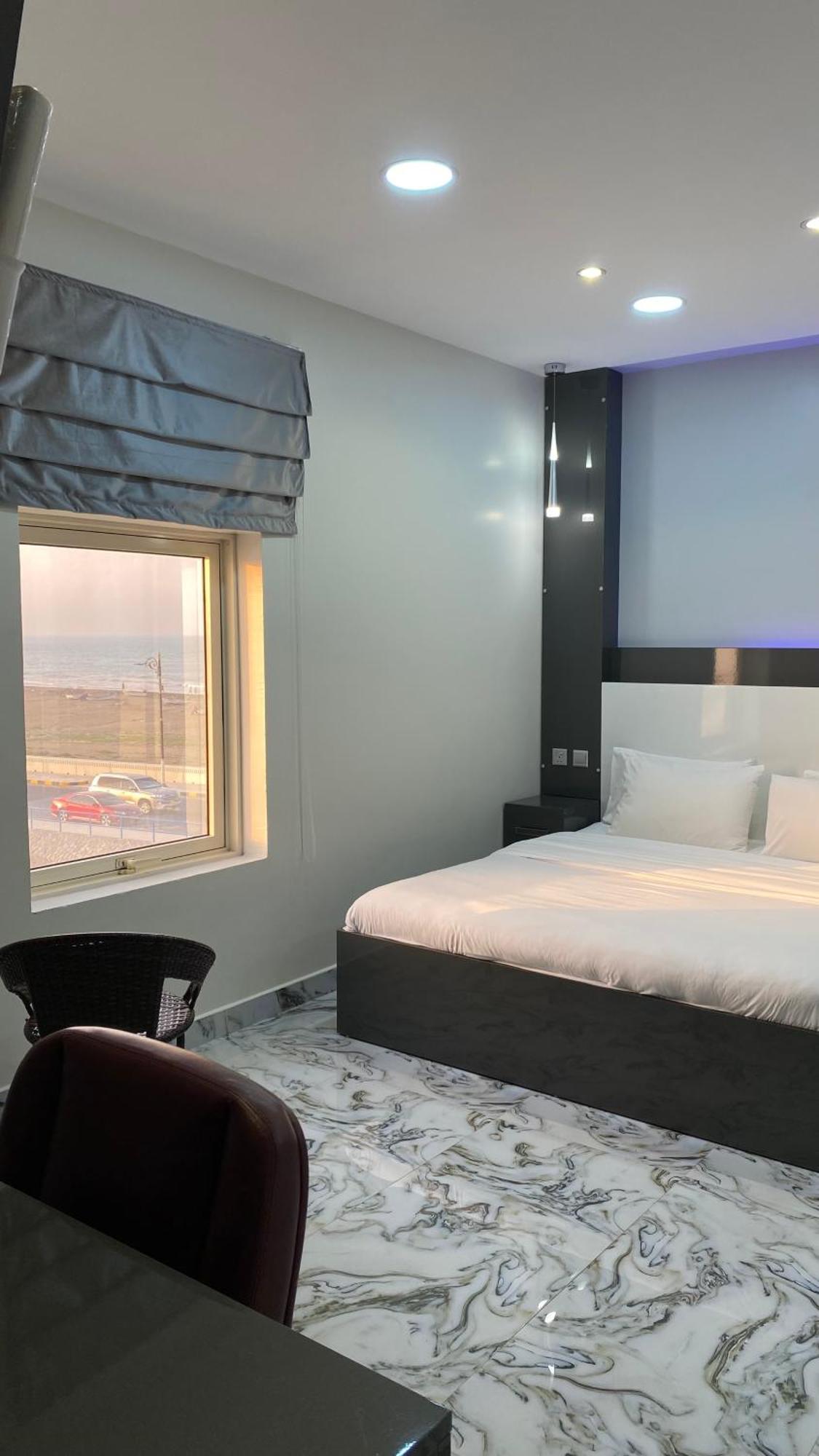 Maryana Hotel Sohar Bagian luar foto